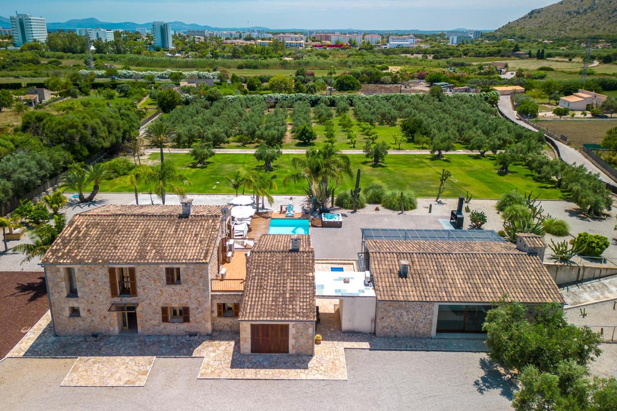 Oliva Villa *